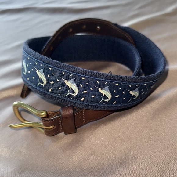 Vineyard Vines Swordfish Belt Brown Leather Blue Sailfish Silk Print Sz 26” - Picture 6 of 9